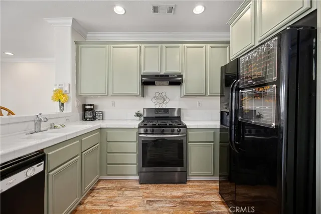 $389,000 | 1800 East Lakeshore Drive, Unit 510, Lake Elsinore, CA 92530