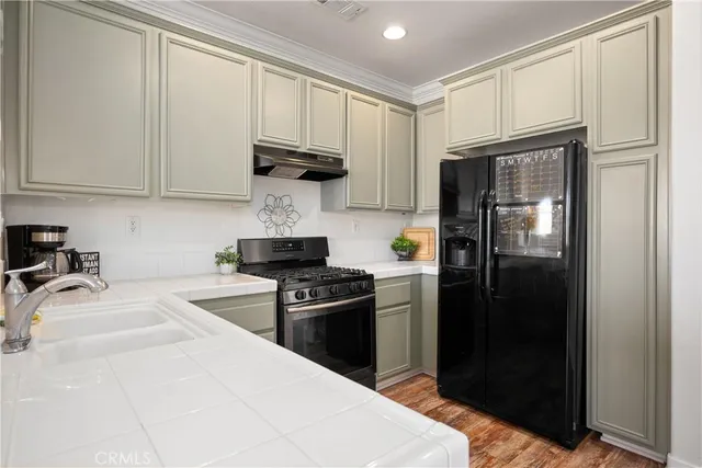 $389,000 | 1800 East Lakeshore Drive, Unit 510, Lake Elsinore, CA 92530