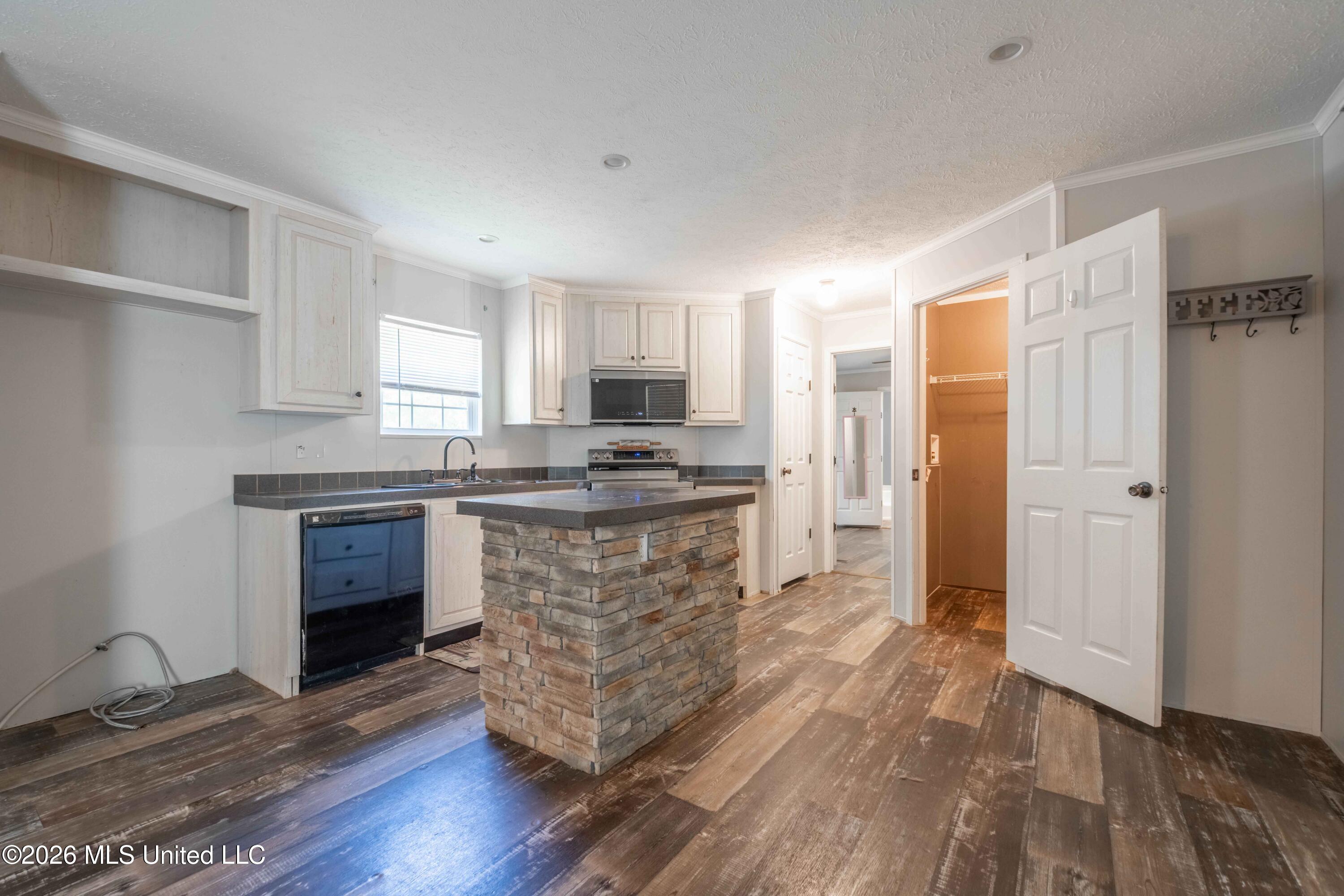 2 Valley View Road Byhalia, MS 38611 - Photo 8 of 26 Interior-4