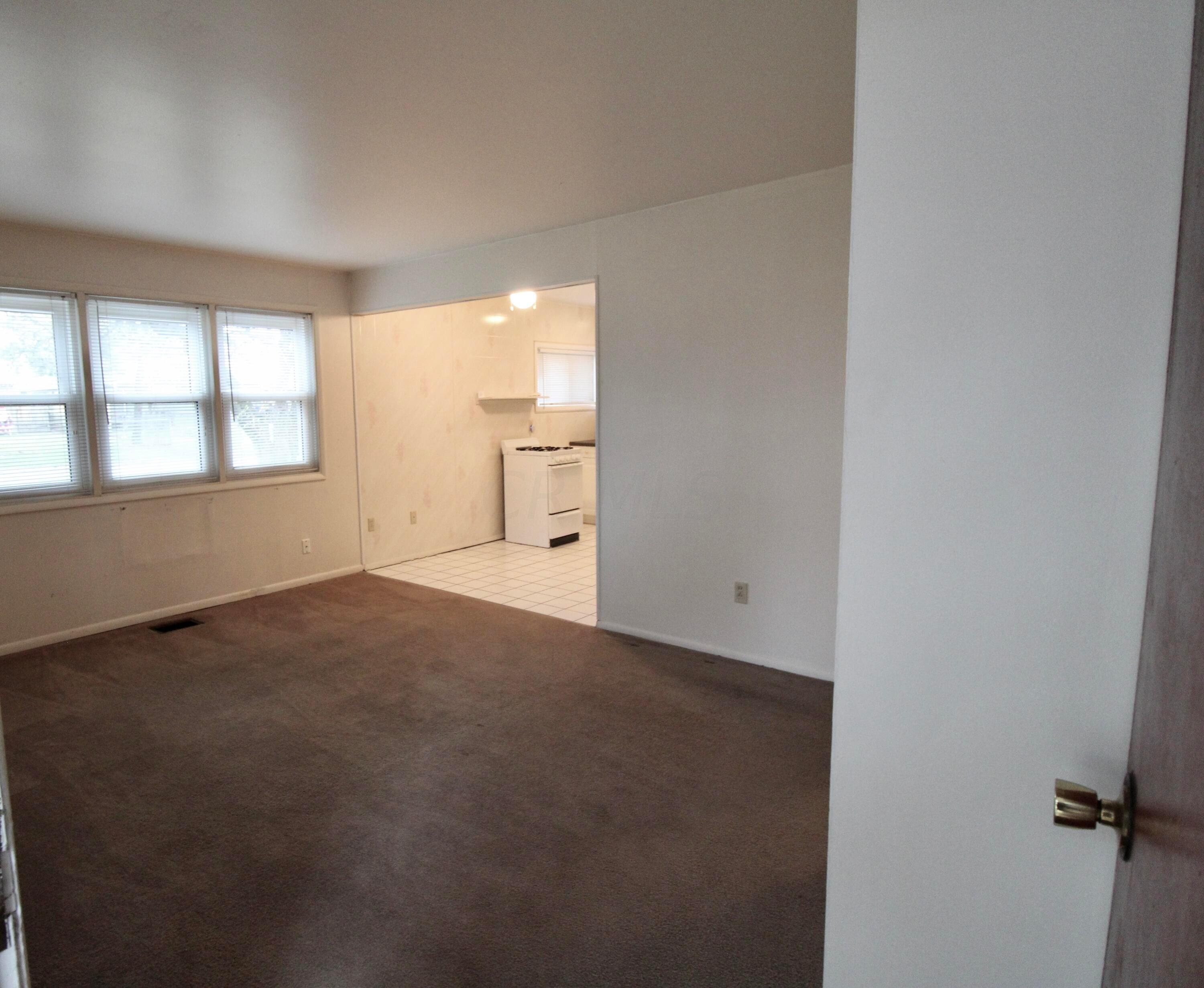 3464-3466 Eakin Road Columbus, OH 43204 - Photo 41 of 51 Family Room 1 bedroom unit