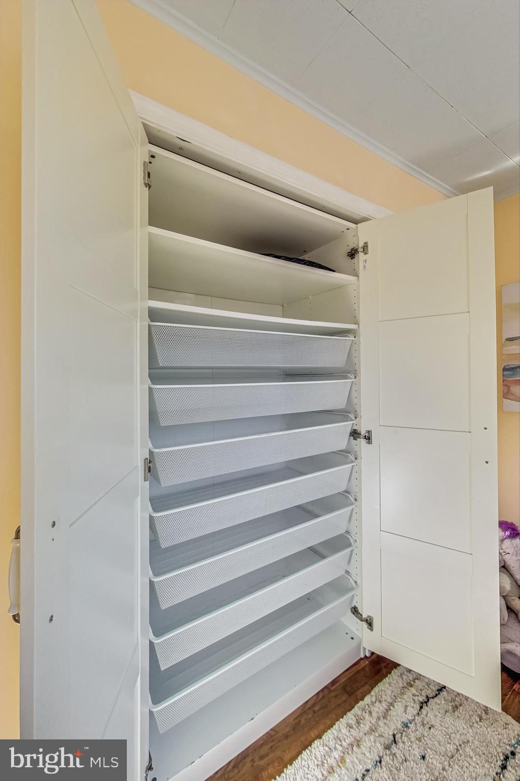 903 Robin Road Silver Spring, MD 20901 - Photo 17 of 46 Custom Closet