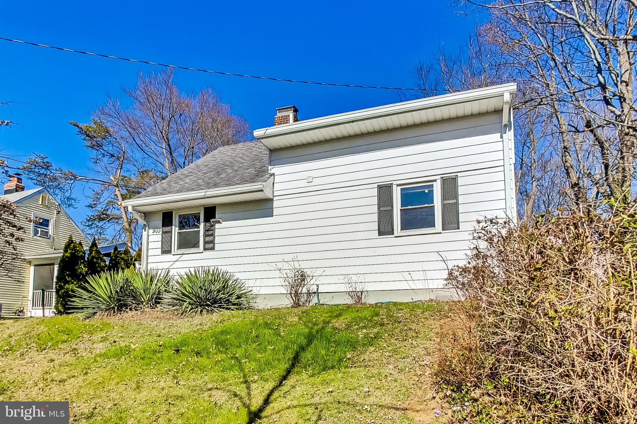 903 Robin Road Silver Spring, MD 20901 - Photo 2 of 46
