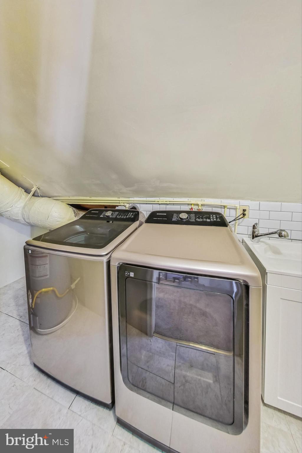 903 Robin Road Silver Spring, MD 20901 - Photo 27 of 46 Full Size, Smart Washer/Dryer