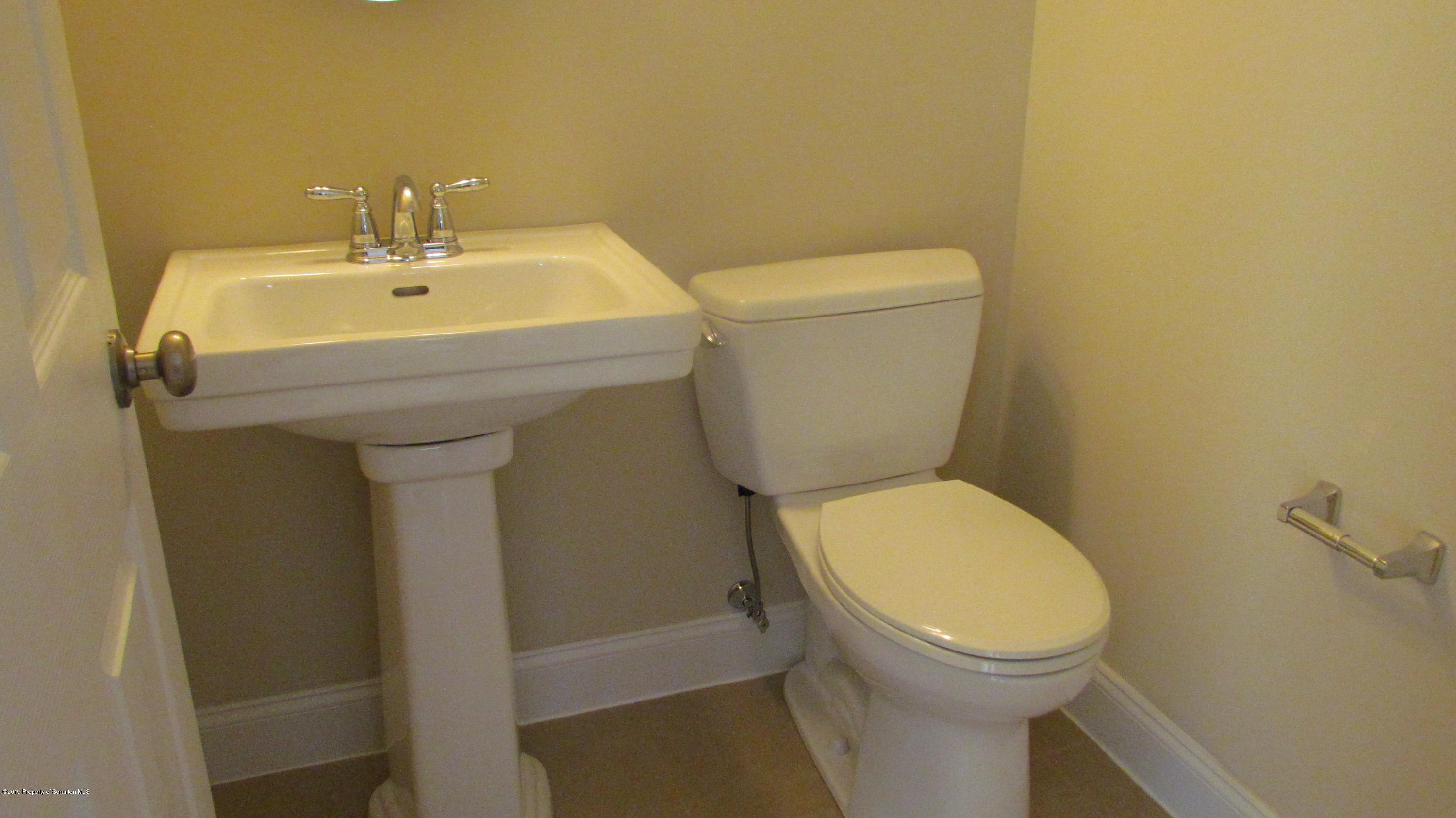 66 Wyndham Road Clarks Summit, PA 18411 - Photo 8 of 24 Gallery Image 8