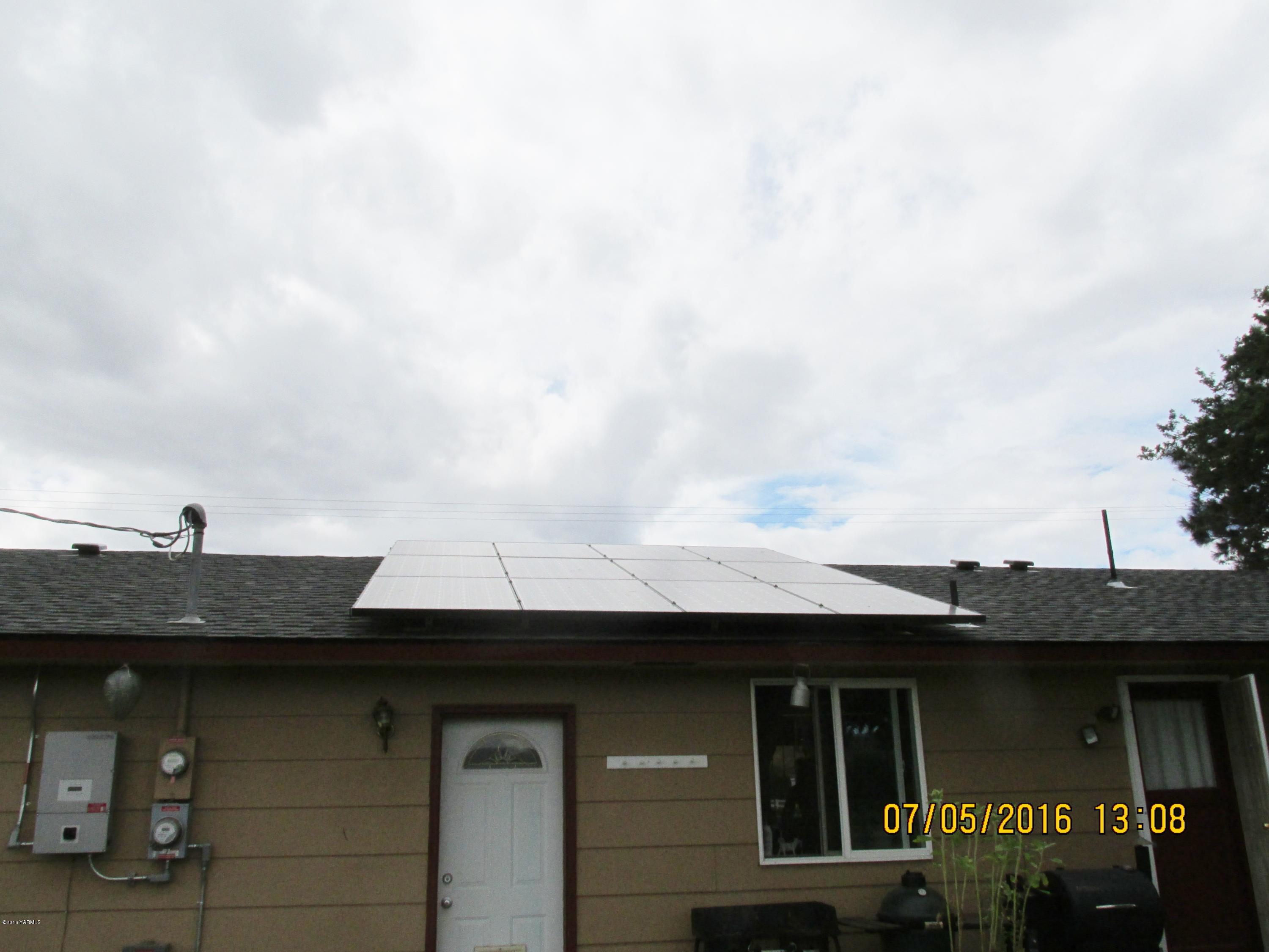 9191 South Naches Road Naches, WA 98937 - Photo 22 of 47 a view of a house
