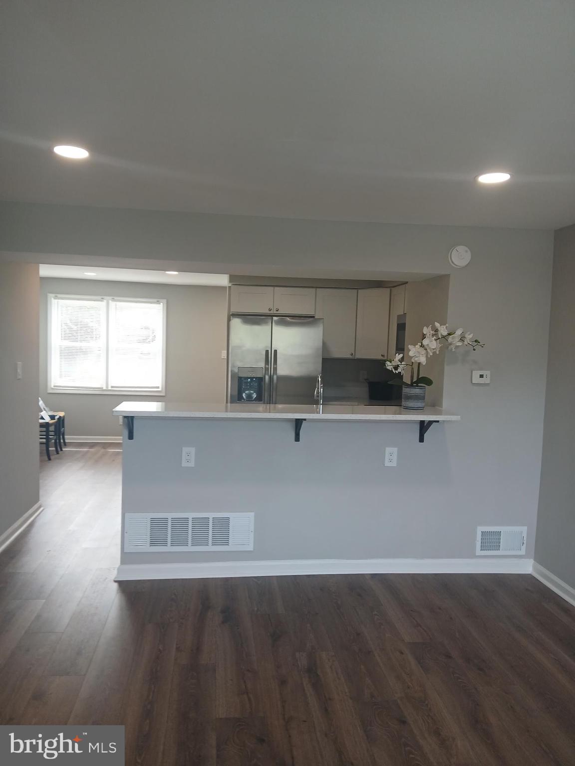 2908 Mallview Road Baltimore, MD 21230 - Photo 3 of 17 Breakfast bar