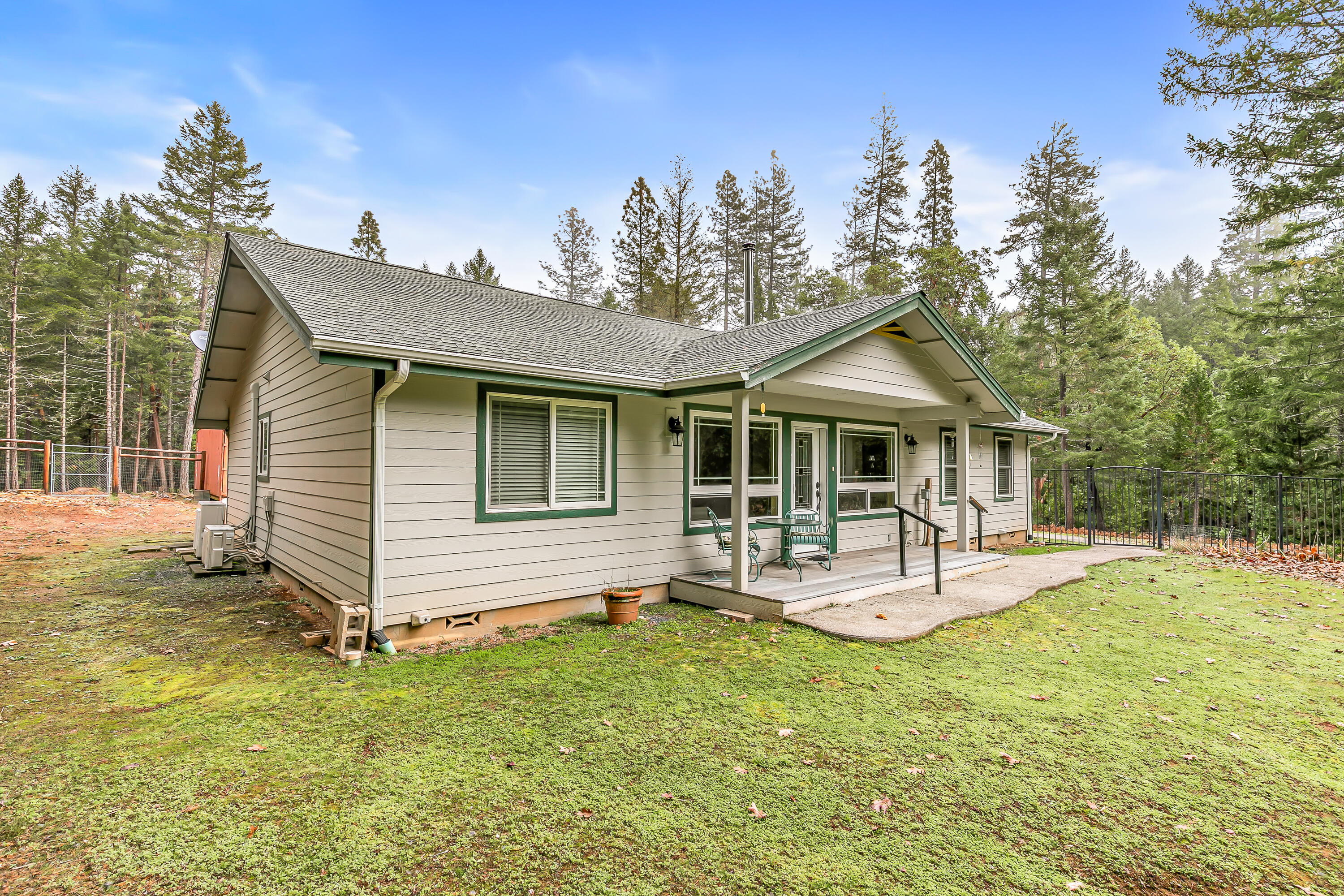 4059 Ditch Creek Road Rogue River, OR 97537 - Photo 45 of 54