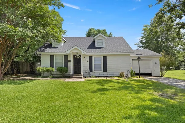 $105,000 | 829 West 9th Street, Bonham, TX 75418