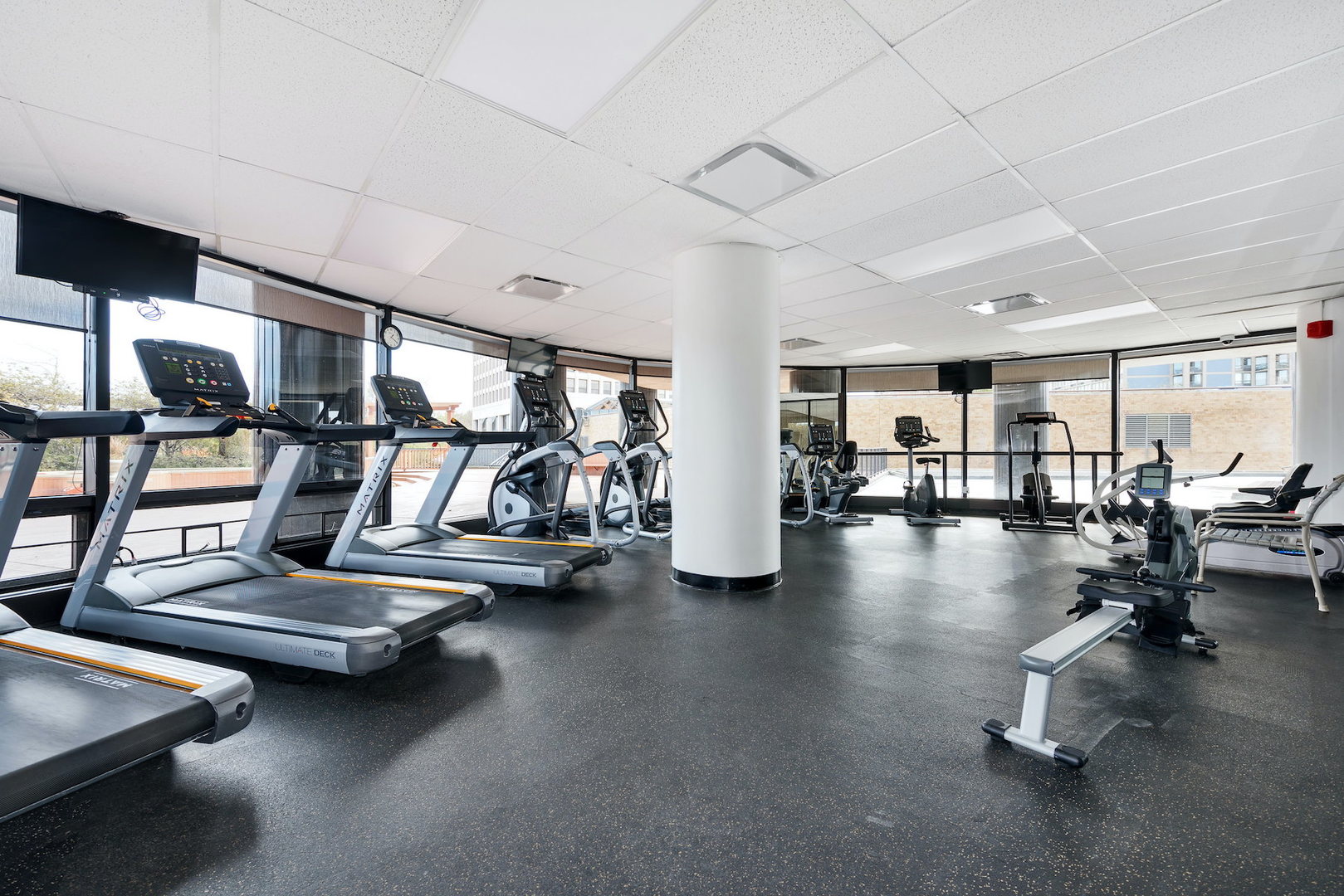 5415 North Sheridan Road, Unit 412 Chicago, IL 60640 - Photo 16 of 22 a view of a room with gym equipment