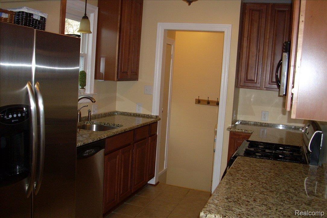 1229 Harvard Road Berkley, MI 48072 - Photo 6 of 18 Harvard 017