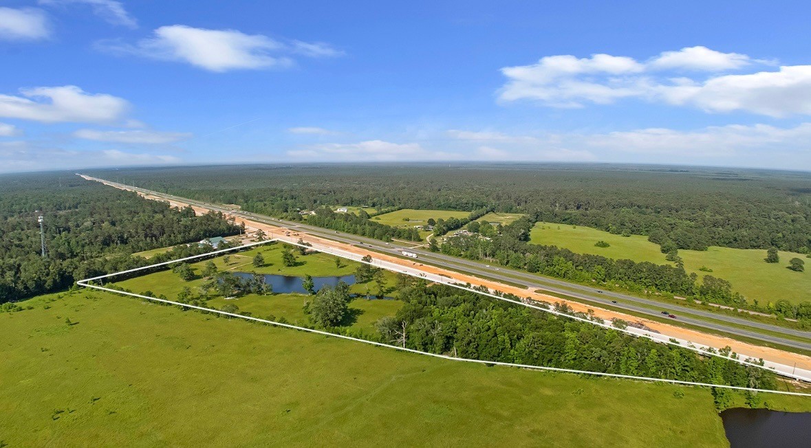 12900 Highway 59 Shepherd, TX 77371 - Photo 6 of 8 a view of a balcony with an ocean view