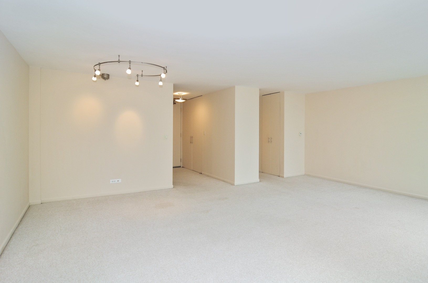 400 East Randolph Street, Unit 3404 Chicago, IL 60601 - Photo 6 of 35