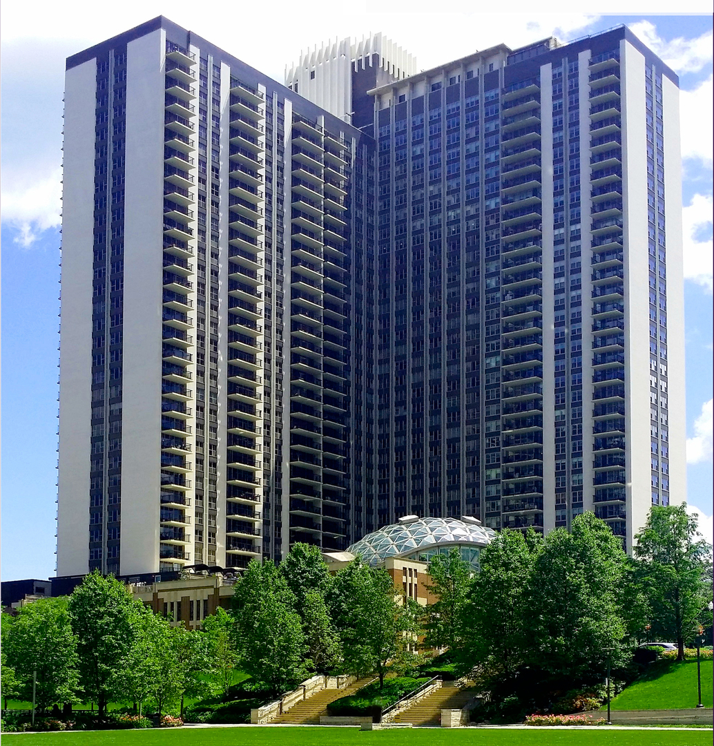 400 East Randolph Street, Unit 3404 Chicago, IL 60601 - Photo 10 of 35 a view of a building