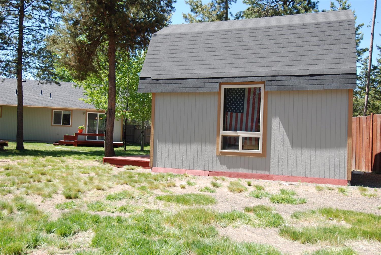 55726 Snow Goose Road Bend, OR 97707 - Photo 22 of 25 a front view of house with yard