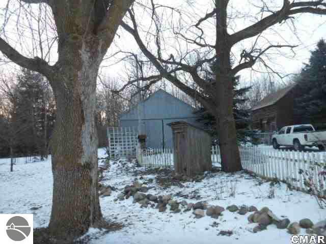 7391 East Fremont Road Shepherd, MI 48883 - Photo 21 of 24 1772774-20.JPG