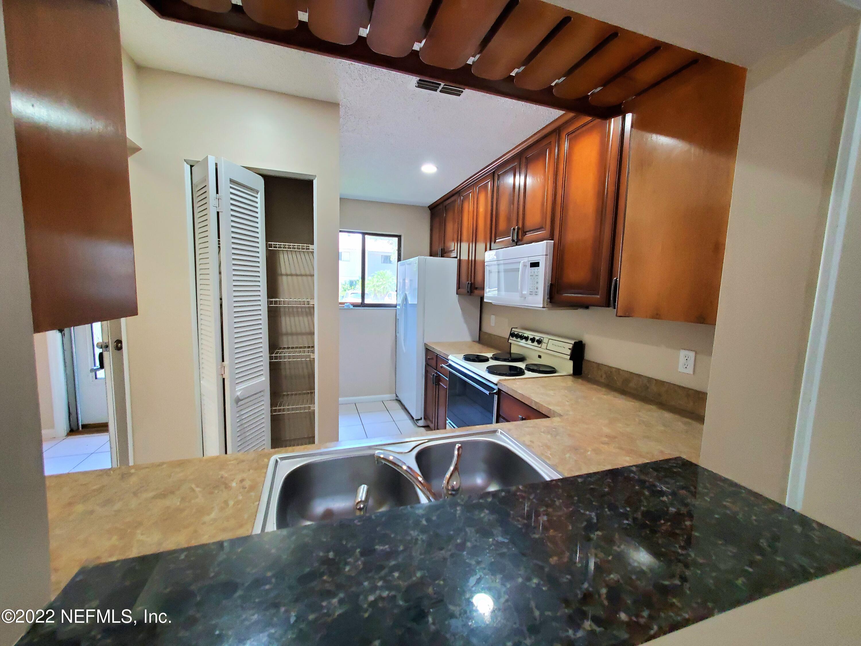 3801 Crown Point Road, Unit 1032 Jacksonville, FL 32257 - Photo 3 of 30 20220616_143754