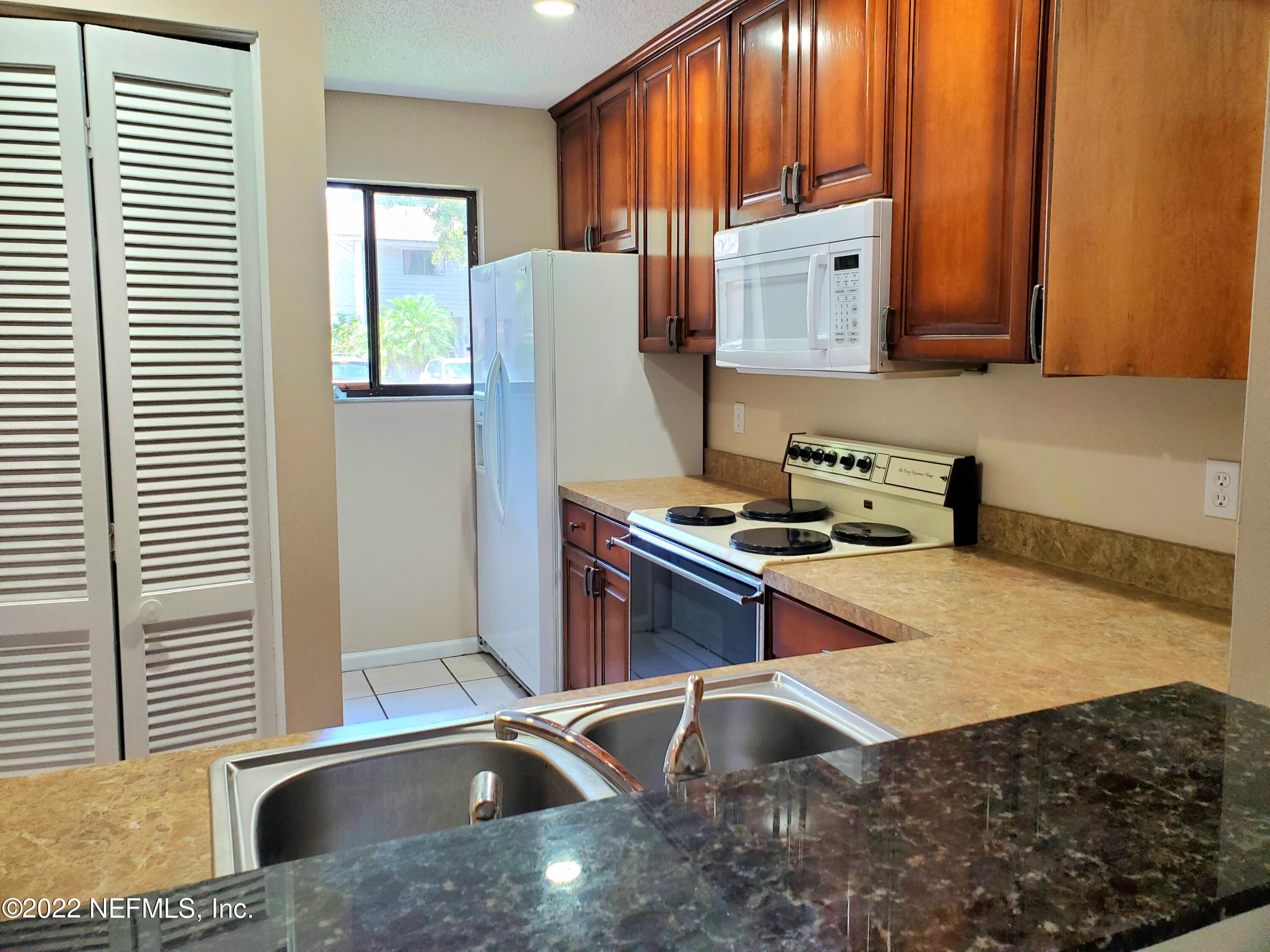 3801 Crown Point Road, Unit 1032 Jacksonville, FL 32257 - Photo 4 of 30 20220616_143411