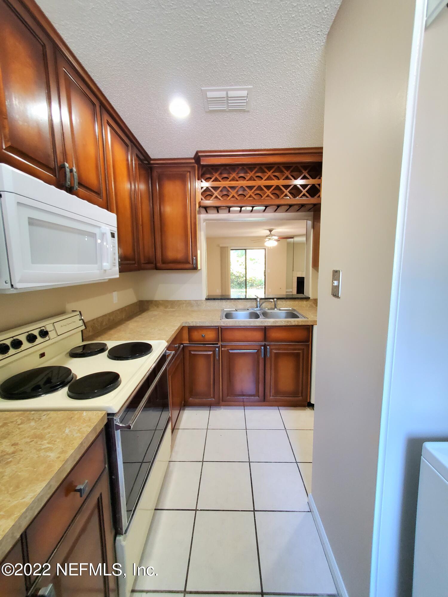 3801 Crown Point Road, Unit 1032 Jacksonville, FL 32257 - Photo 5 of 30 20220616_144308