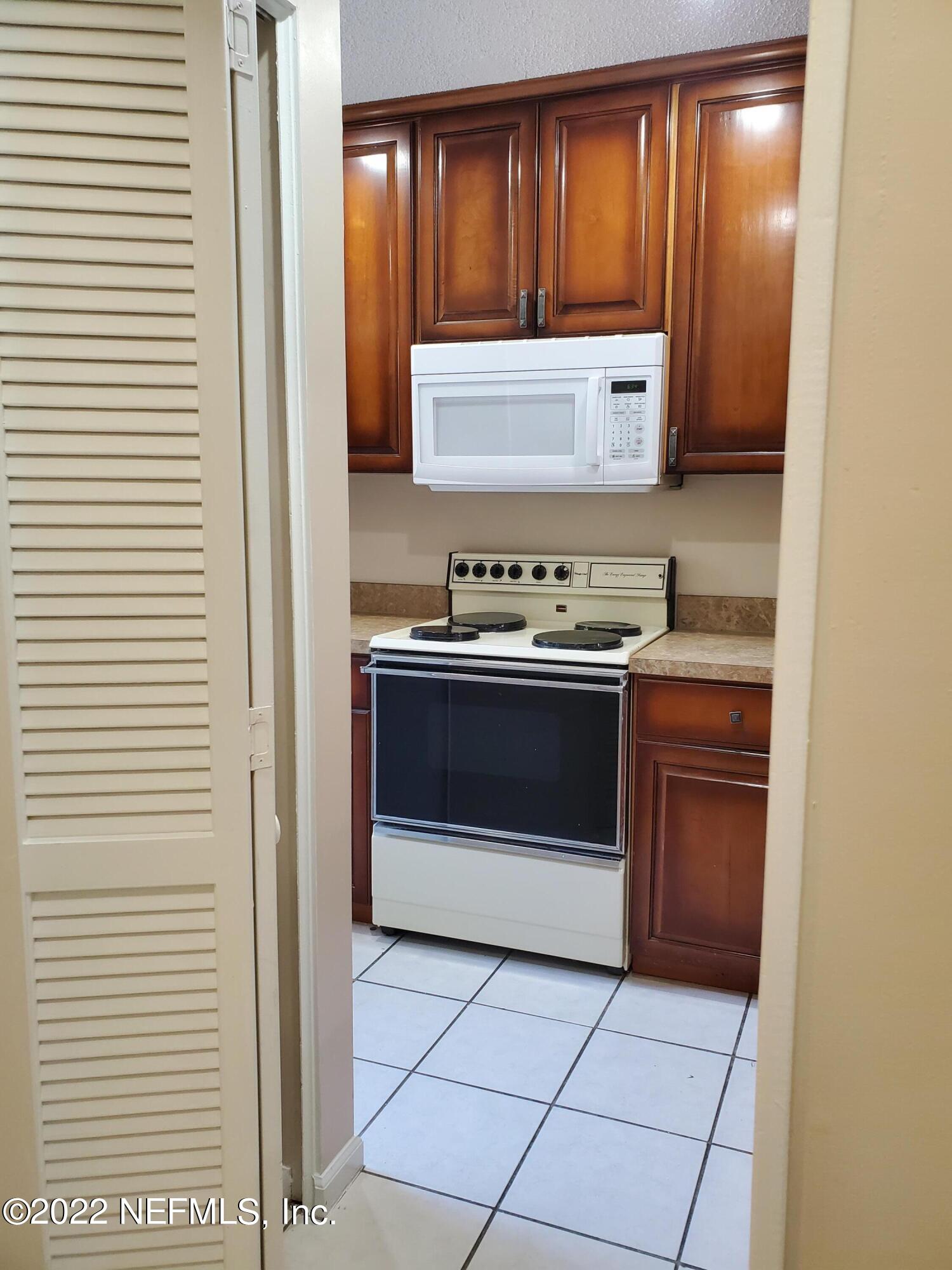 3801 Crown Point Road, Unit 1032 Jacksonville, FL 32257 - Photo 6 of 30 20220616_144116