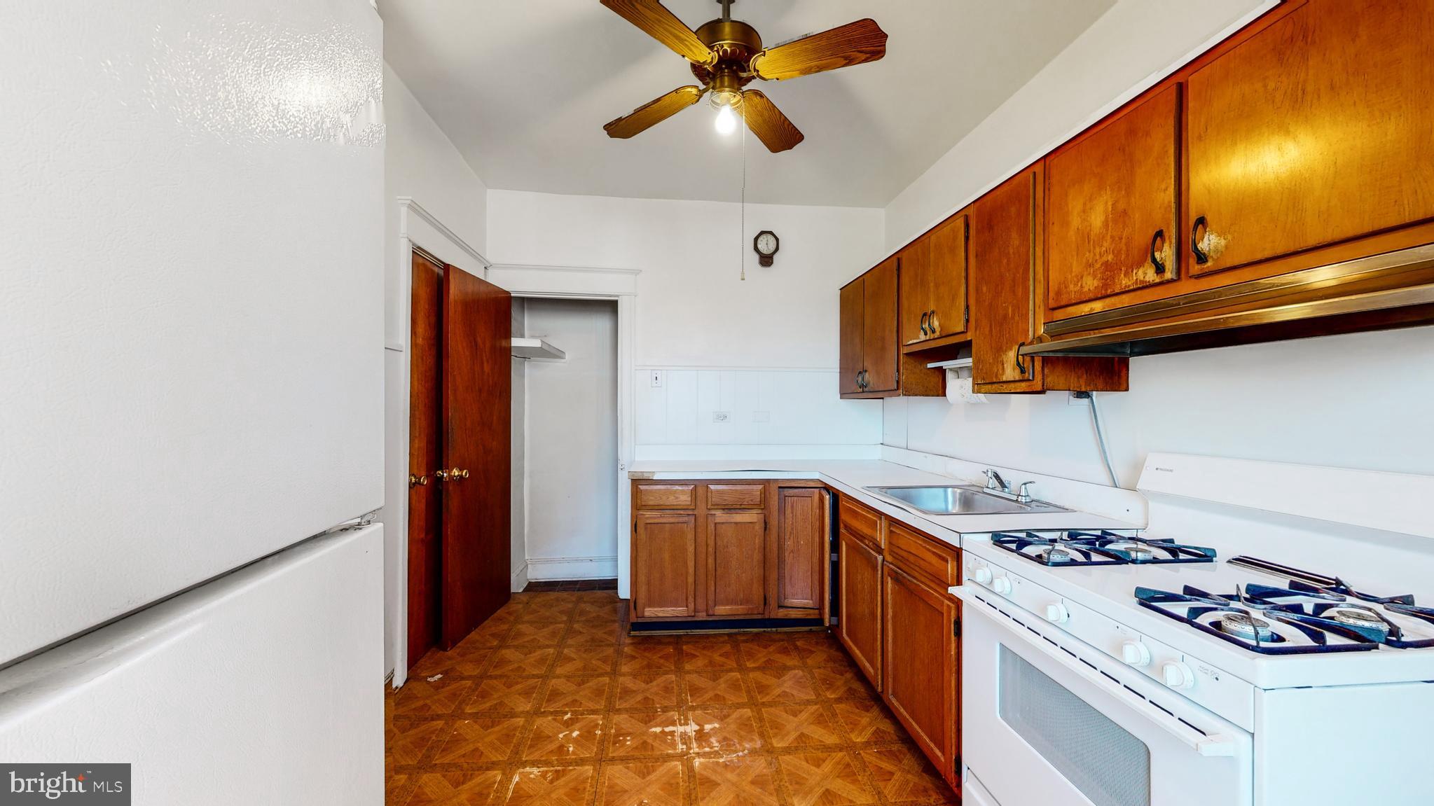 41 Kent Road Upper Darby, PA 19082 - Photo 7 of 34