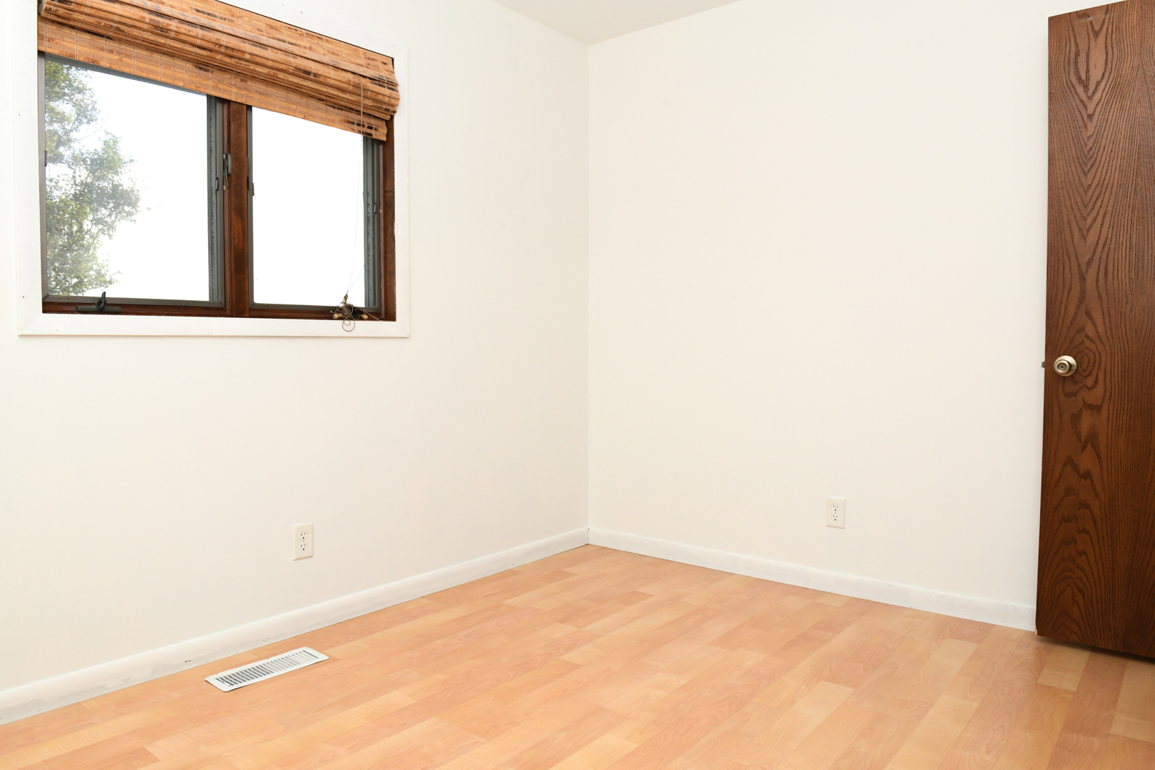107 Walnut Street Penfield, IL 61862 - Photo 31 of 34 a view of empty room with window