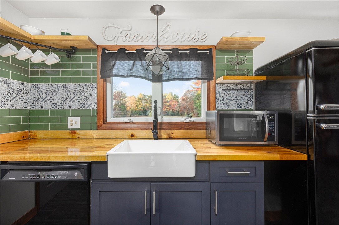 370 Harkney Hill Road Coventry, RI 02816 - Photo 6 of 35 Gallery Image 6