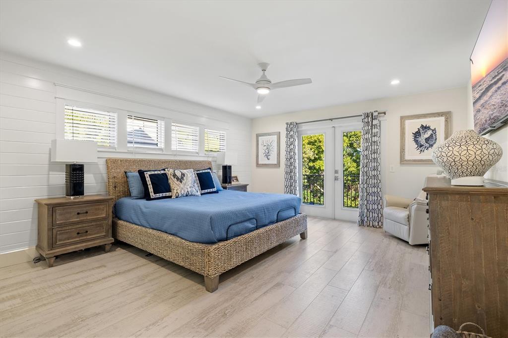 506 58th Street Holmes Beach, FL 34217 - Photo 46 of 95