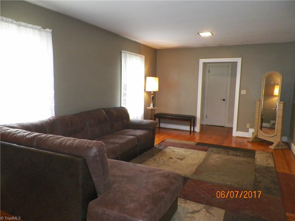 3064 Arnold Road Lexington, NC 27295 - Photo 2 of 18 Living Room