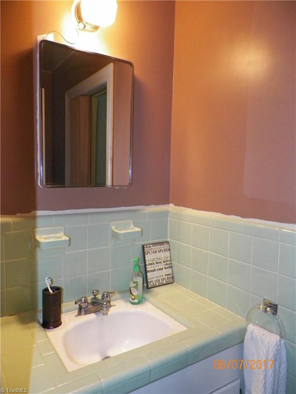 3064 Arnold Road Lexington, NC 27295 - Photo 12 of 18 Half Bath