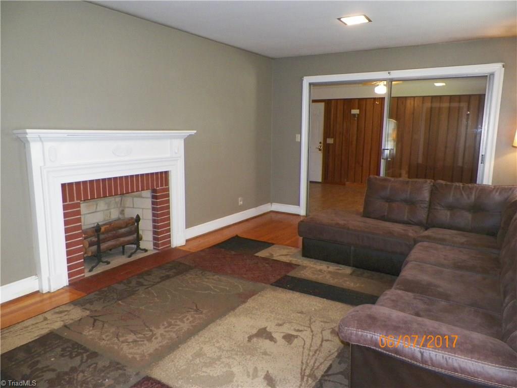 3064 Arnold Road Lexington, NC 27295 - Photo 3 of 18 Living Room