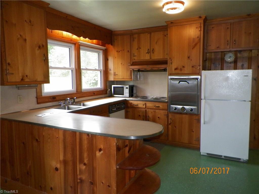 3064 Arnold Road Lexington, NC 27295 - Photo 5 of 18 Kitchen