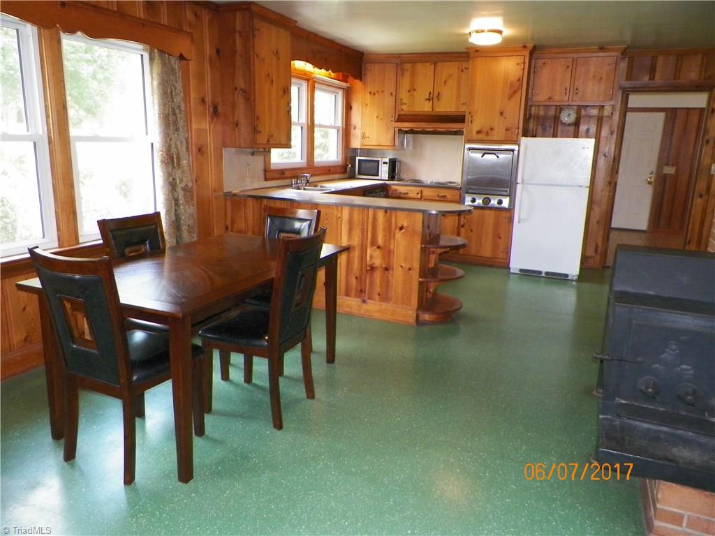 3064 Arnold Road Lexington, NC 27295 - Photo 7 of 18 Kitchen/Dining Area