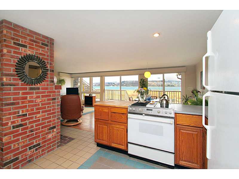 1249 Anthony Road Portsmouth, RI 02871 - Photo 4 of 25 Kitchen.