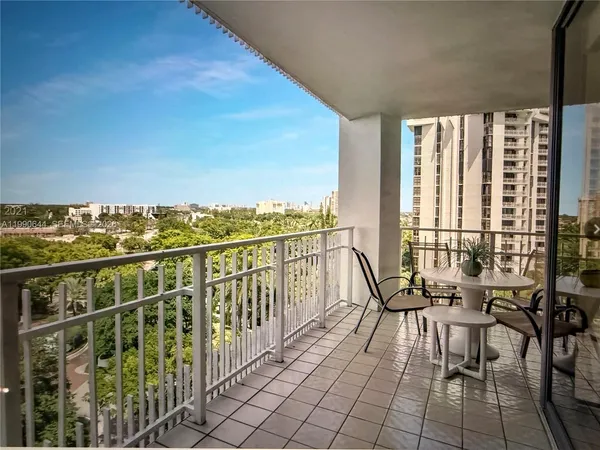 $3,700 | 2000 Towerside Terrace, Unit 1005, Miami, FL 33138