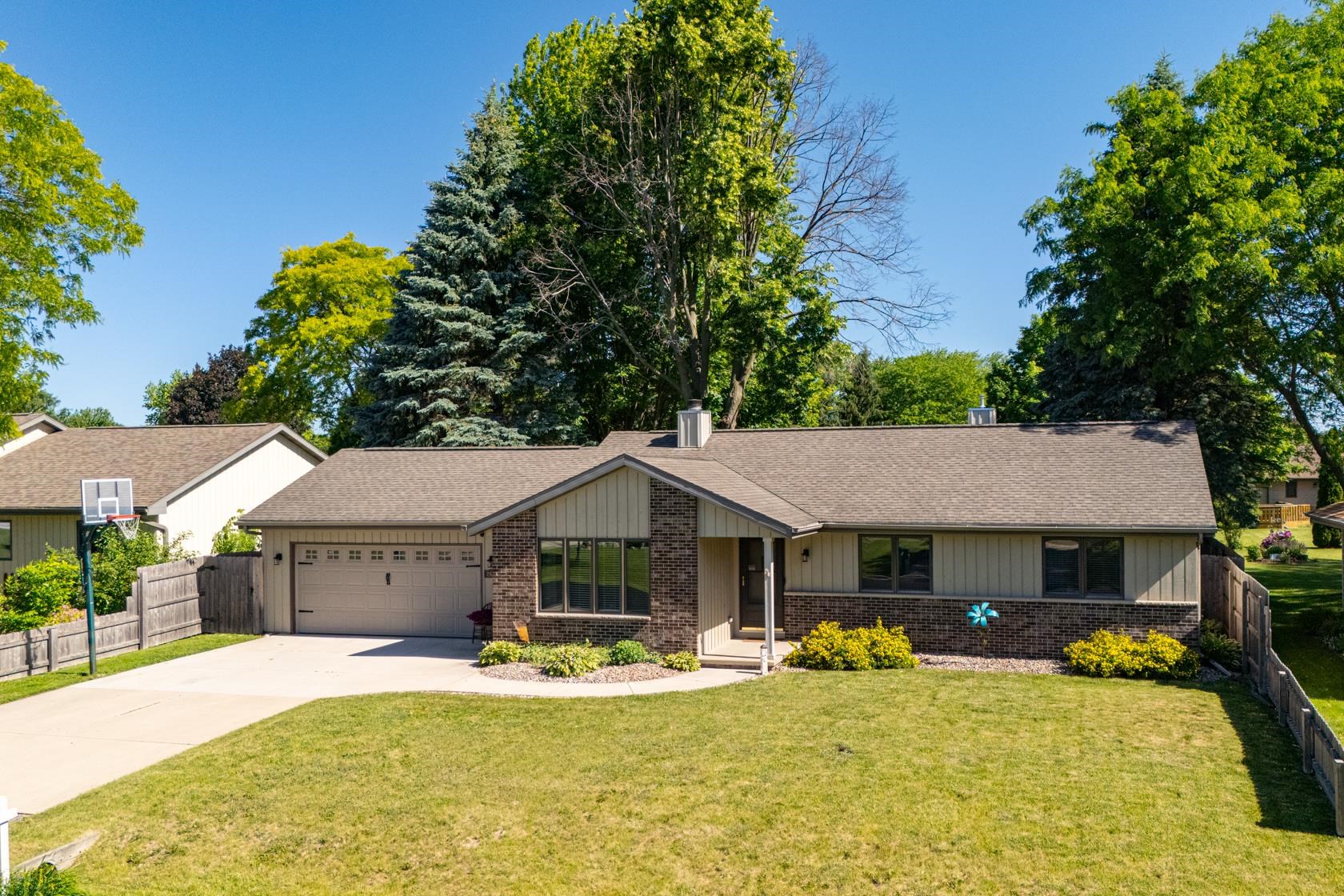 2656 West Sunnyview Road Appleton, WI 54914 - Photo 1 of 39