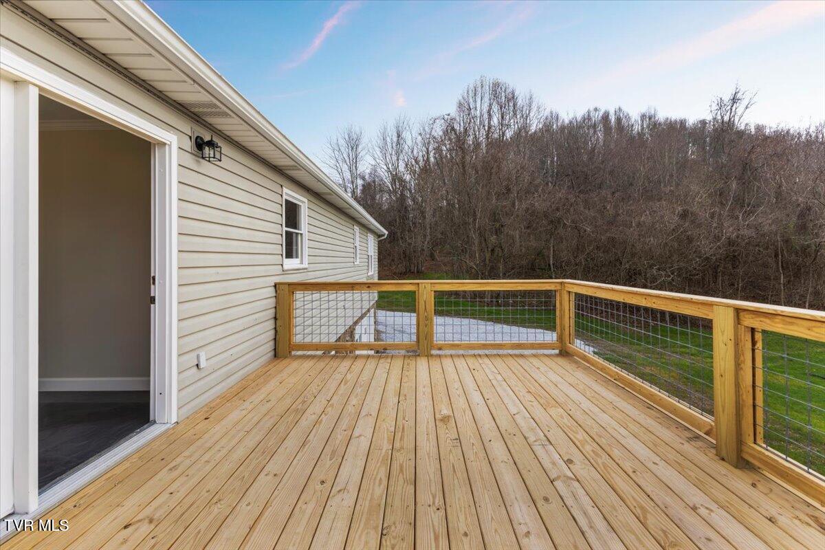 280 South Summer Sound Road Piney Flats, TN 37686 - Photo 23 of 54 13-128A0559