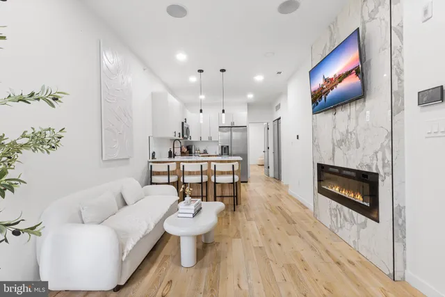 $2,500 | 647 North 41st Street, Unit C, Philadelphia, PA 19104