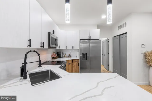 $2,500 | 647 North 41st Street, Unit C, Philadelphia, PA 19104