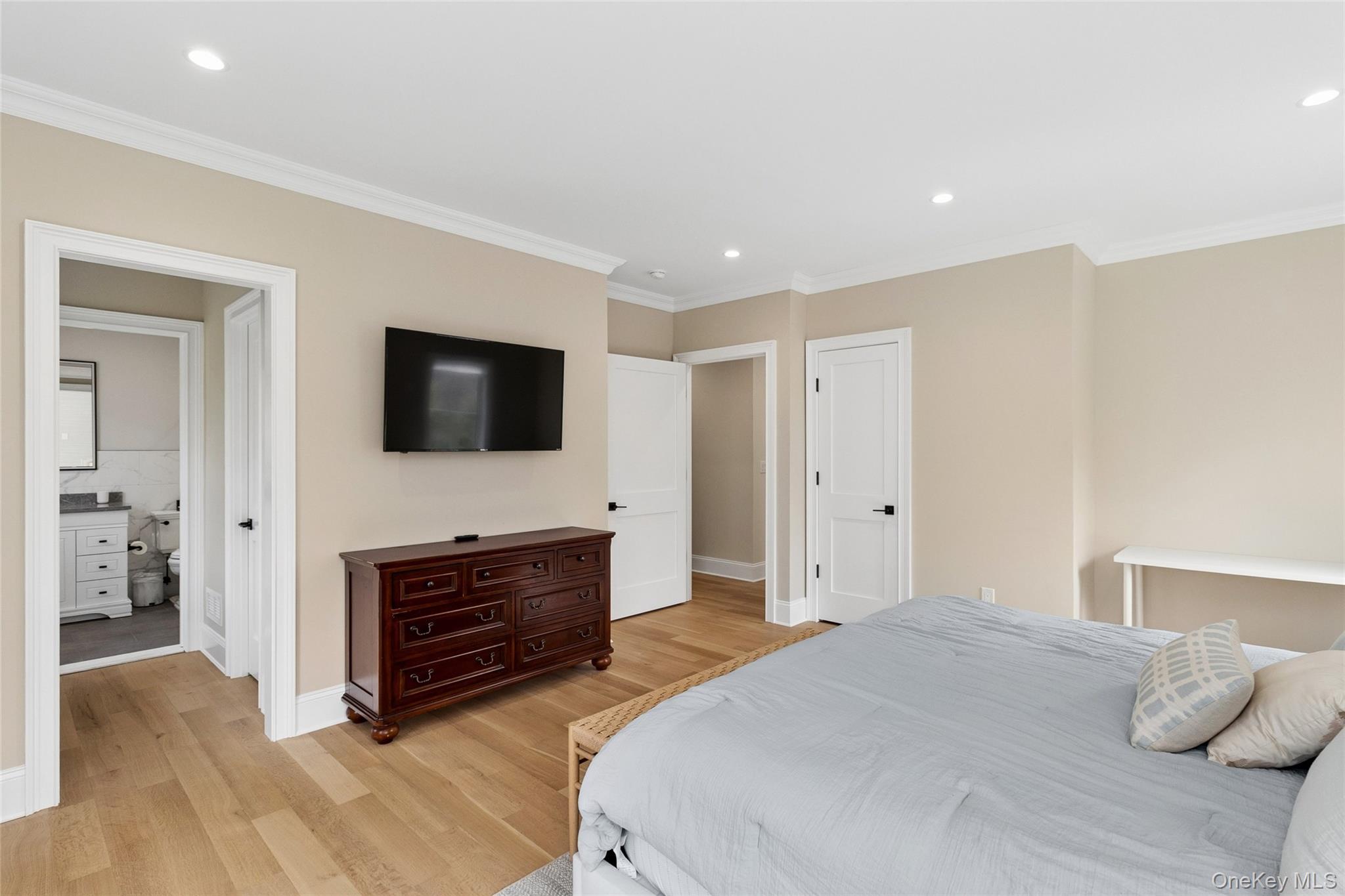 47 Old Riverhead Road Hampton Bays, NY 11946 - Photo 19 of 44