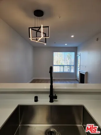 $2,695 | 14515 Dickens Street, Unit 206, Sherman Oaks, CA 91403