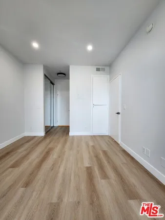 $2,695 | 14515 Dickens Street, Unit 206, Sherman Oaks, CA 91403