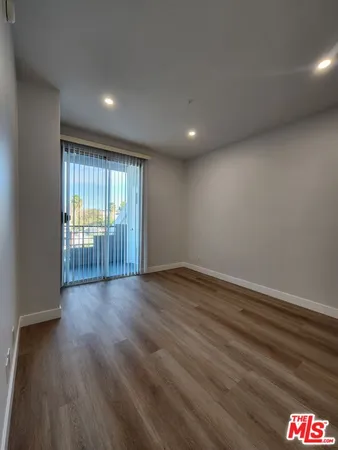 $2,695 | 14515 Dickens Street, Unit 206, Sherman Oaks, CA 91403