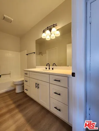 $2,695 | 14515 Dickens Street, Unit 206, Sherman Oaks, CA 91403