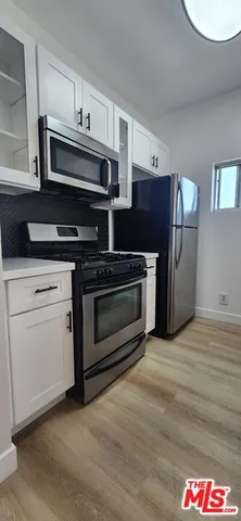 $2,895 | 14515 Dickens Street, Unit 402, Sherman Oaks, CA 91403