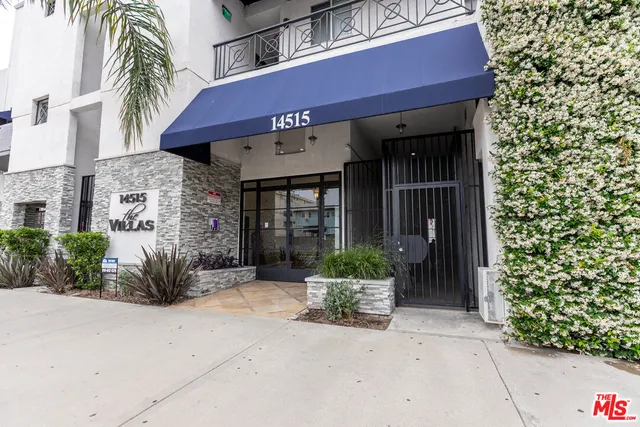 $2,895 | 14515 Dickens Street, Unit 402, Sherman Oaks, CA 91403