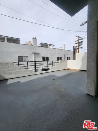 $2,695 | 14515 Dickens Street, Unit 206, Sherman Oaks, CA 91403