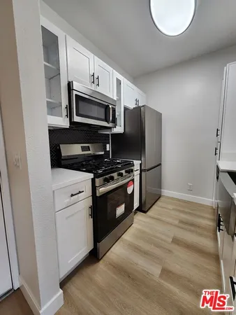 $2,695 | 14515 Dickens Street, Unit 206, Sherman Oaks, CA 91403