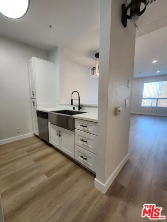 $2,695 | 14515 Dickens Street, Unit 206, Sherman Oaks, CA 91403