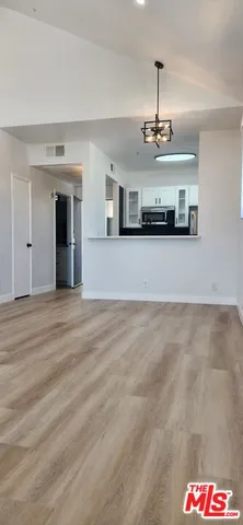 $2,895 | 14515 Dickens Street, Unit 402, Sherman Oaks, CA 91403