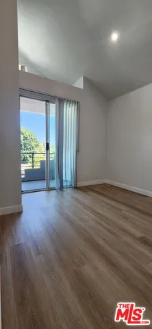 $2,895 | 14515 Dickens Street, Unit 402, Sherman Oaks, CA 91403